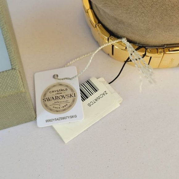 New GUESS Gold Tone Case Gold Tone Stainless Steel Watch - Picture 8 of 8